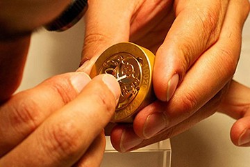 青岛劳力士手表售后保养机芯费用